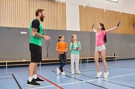 CBA-上海客场狂胜广东40分 洛夫顿对抗萨林杰